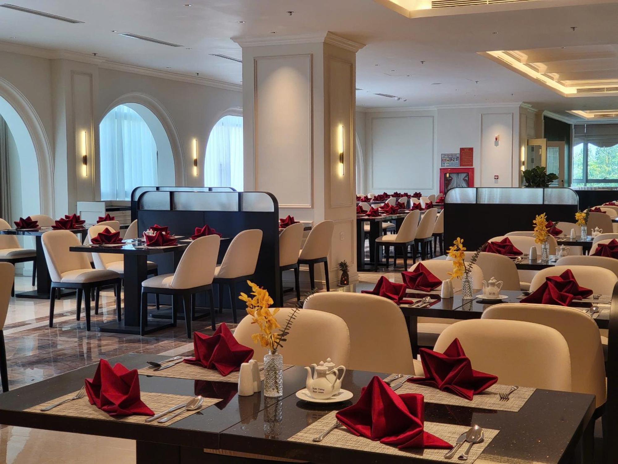 Cosmo Stars Hotel Bac Lieu 外观 照片