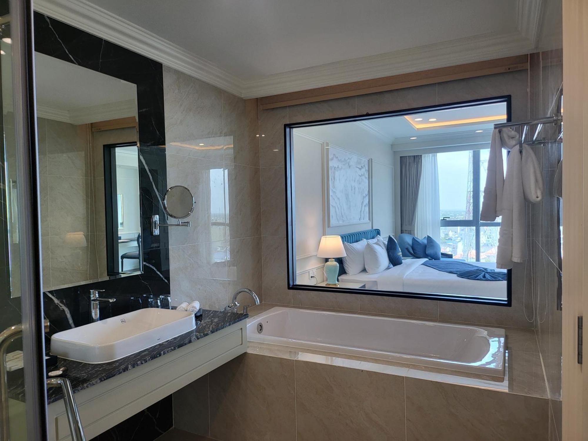 Cosmo Stars Hotel Bac Lieu 外观 照片