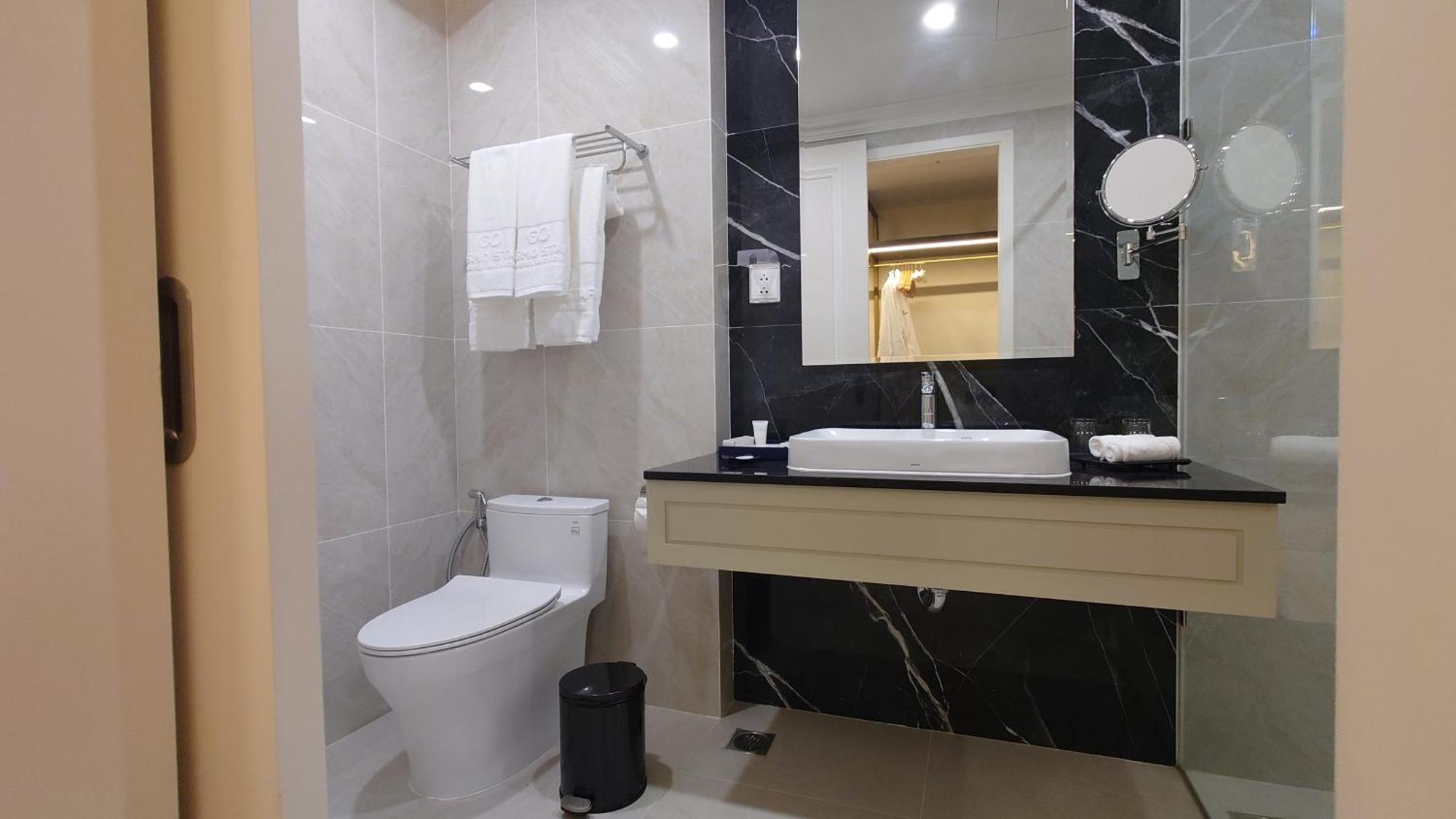 Cosmo Stars Hotel Bac Lieu 外观 照片